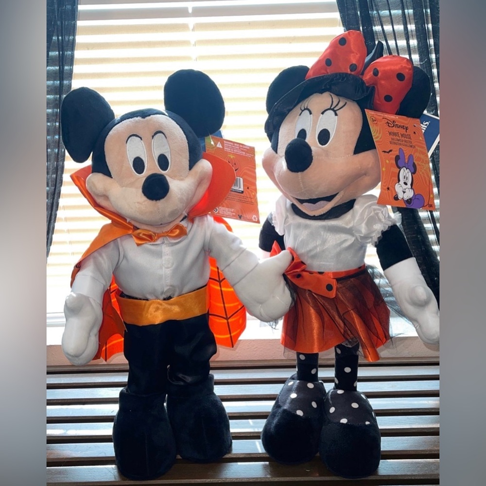 Disney Mickey & Minnie vampire halloween door porch Greeters